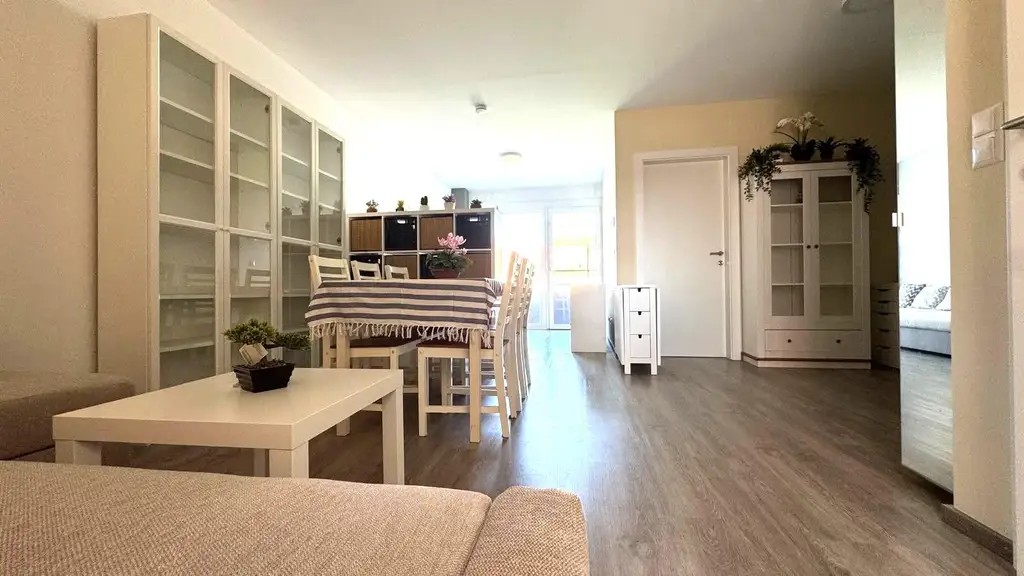 Neuwertige 2-Zimmer-Wohnung mit Balkon, Lift und Tiefgaragenplatz in Weiz!