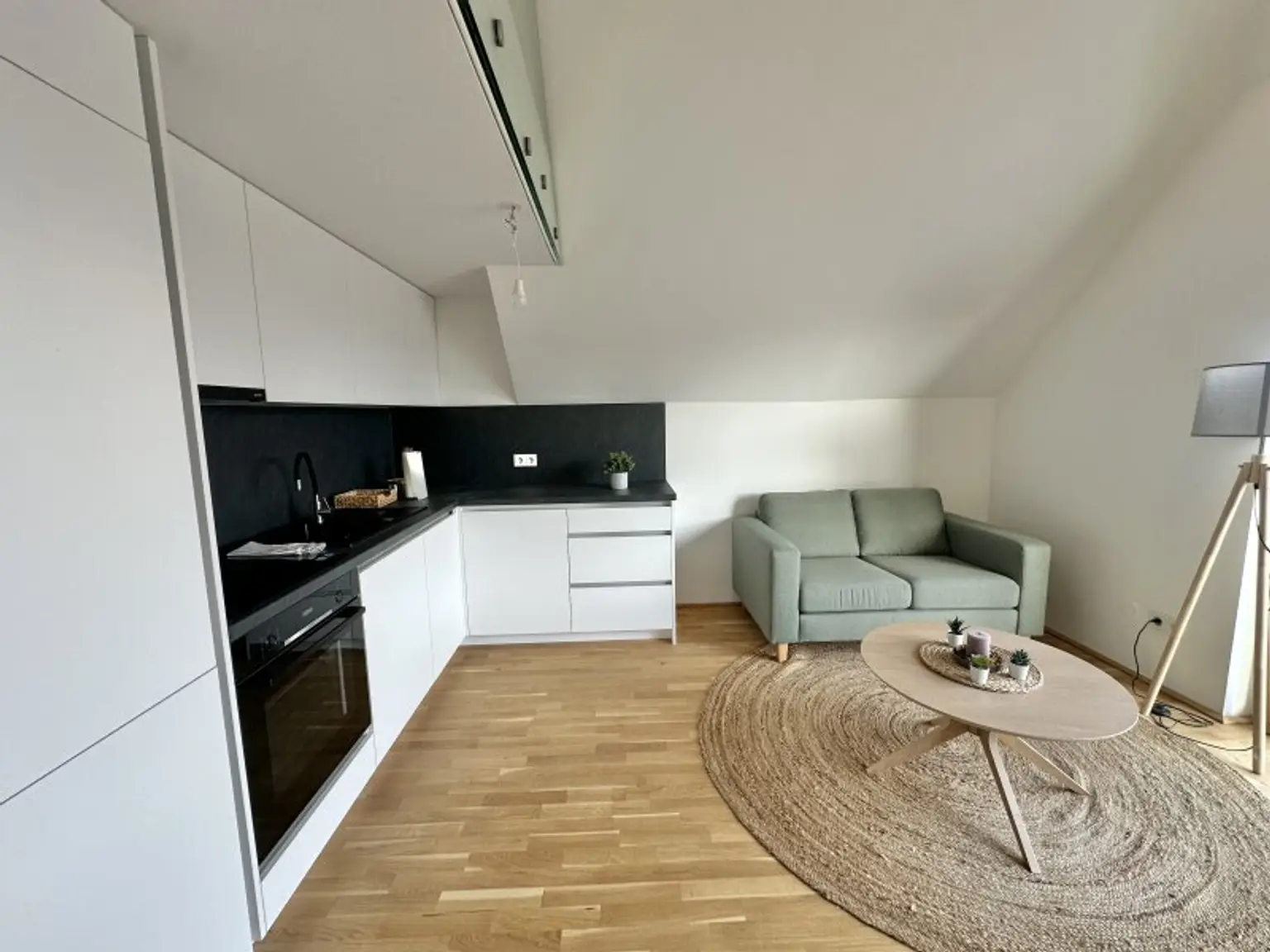 Hier müssen Sie schnell sein - AB SOFORT BEZIEHBAR!! Tolle 3 Zimmerdachgeschosswohnung + zwei Terrassen! Absolute Toplage! U1 Kagranerplatz!!