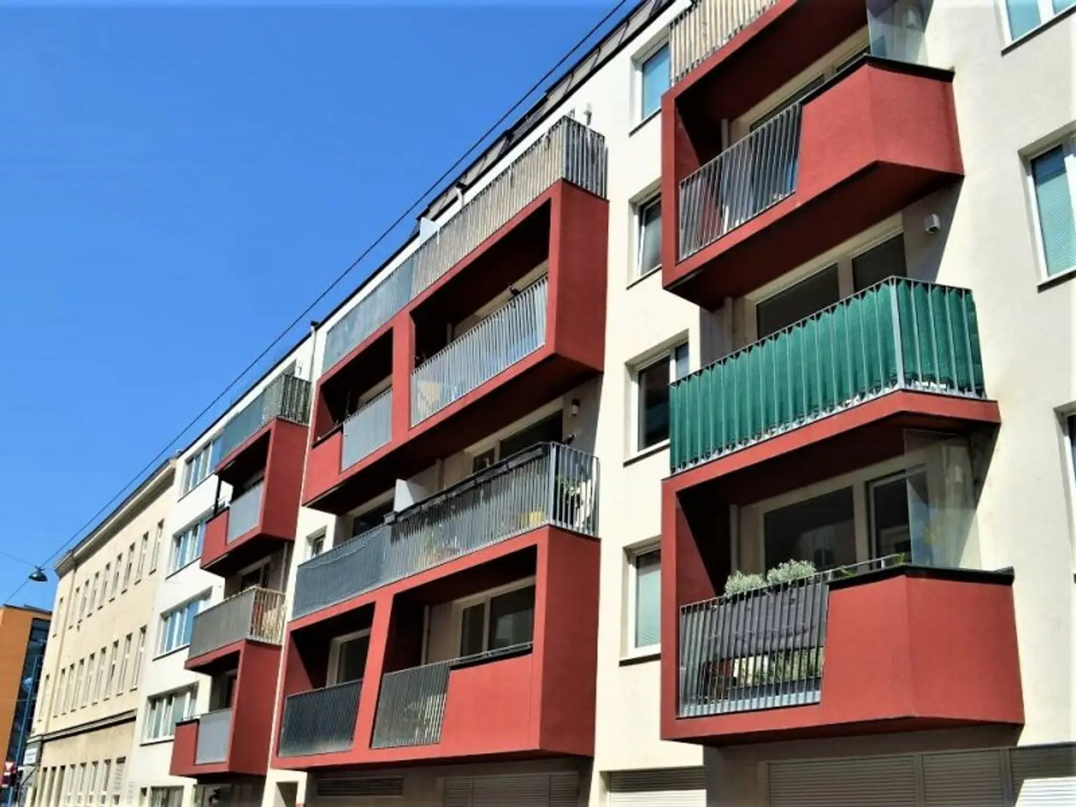 AM SPITZ-NÄHE, gepflegte 36 m2 Neubau mit 4 m2 Balkon, 2 Zimmer, Komplettküche, Wannenbad, Parketten, Garagenplatz möglich, Leopold-Ferstl-Gasse
