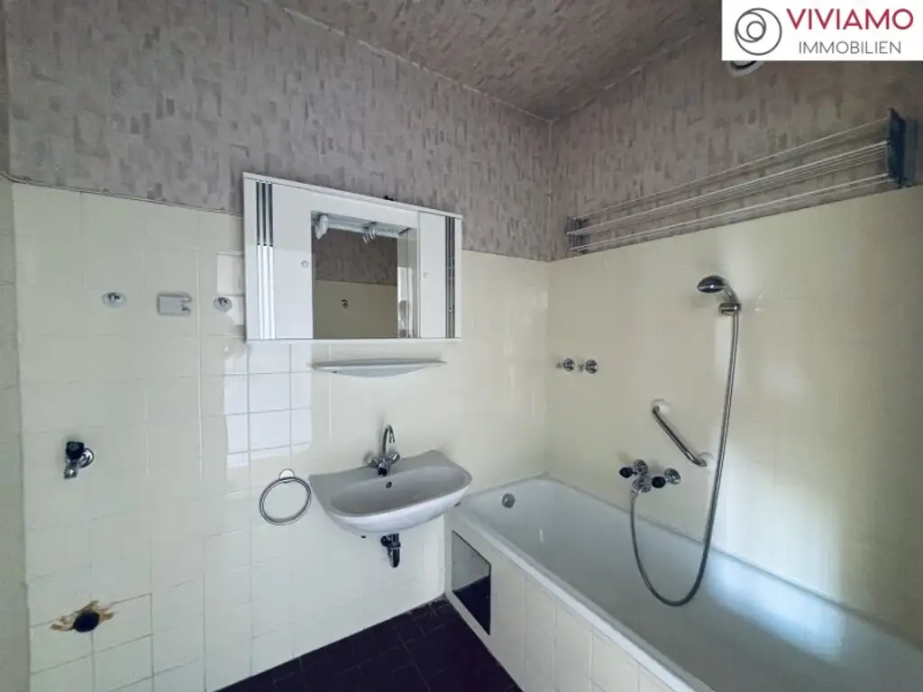 Gepflegte 2-Zimmer-Wohnung mit Loggia und KFZ-Stellplatz!