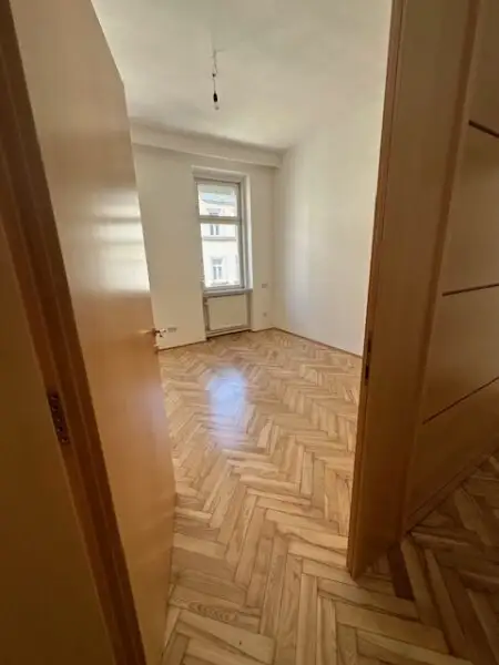 Perfekter Mix aus Wohn- und Arbeitsatmosphäre - 5 Zimmer - 183 m²