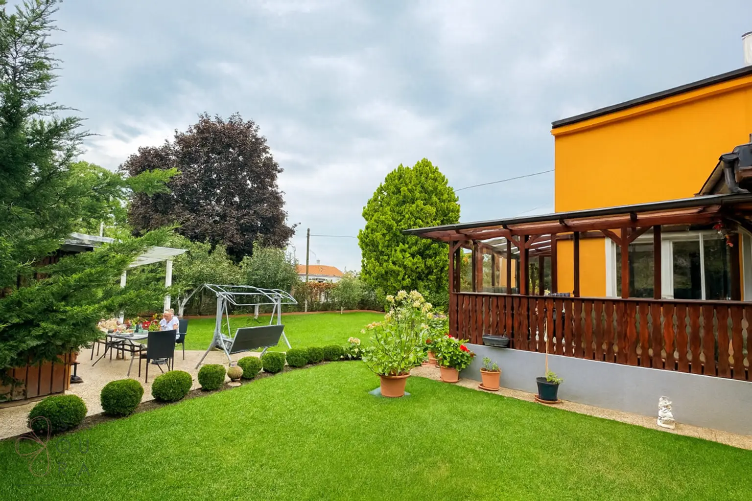 Charmantes Einfamilienhaus mit Einliegerwohnung, Garten und Garage – vielseitig nutzbar