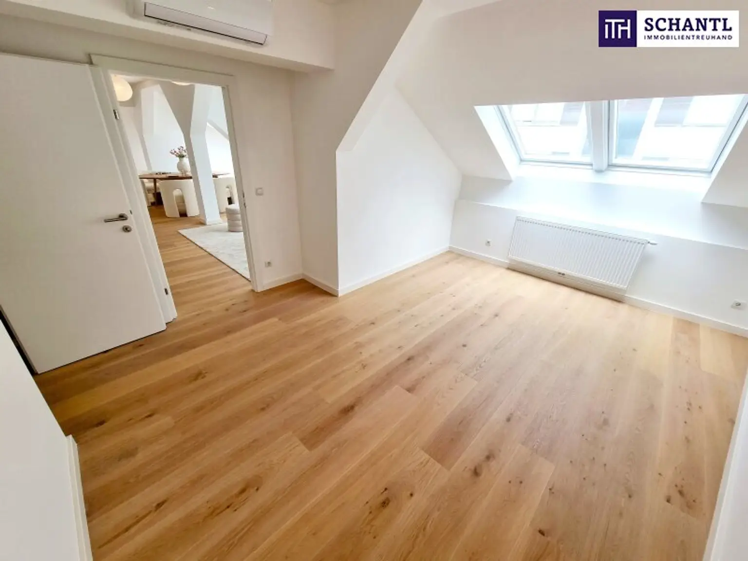 WOW! Stylischer Wohntraum im Dachgeschoss! Frisch saniert + Ruhelage + Traumhaftes Altbauhaus + Hofseitige Terrasse + U-Bahn ums Eck + Beste Infrastruktur und Anbindung!