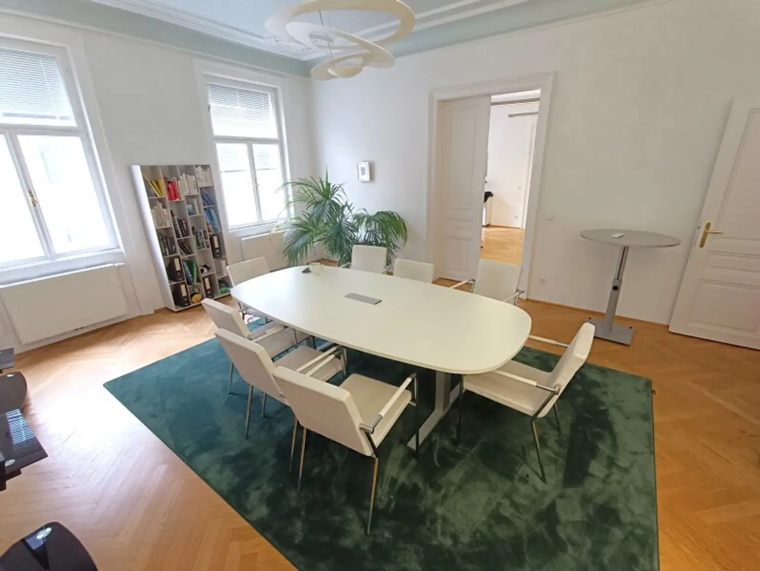 Großzügiges Büro mit Altbau-Charme im 1. Bezirk! Klimatisiert! 5 Räume! Jahrhundertwendehaus mit Lift! Nähe U2/U4 Schwedenplatz!