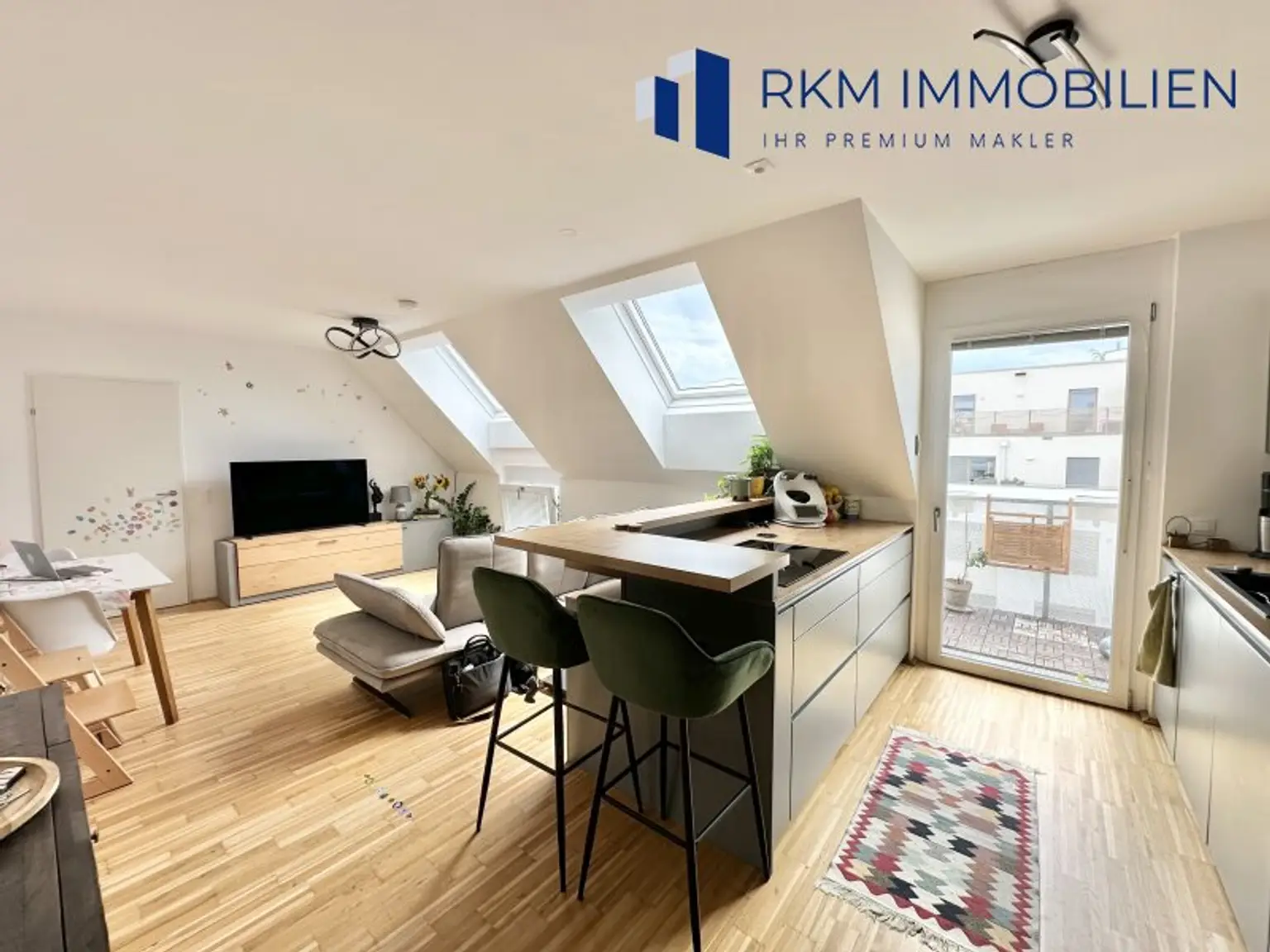 Neuwertige Dachgeschoßwohnung mit Balkon in 1130 Wien – Ihr neues Zuhause!