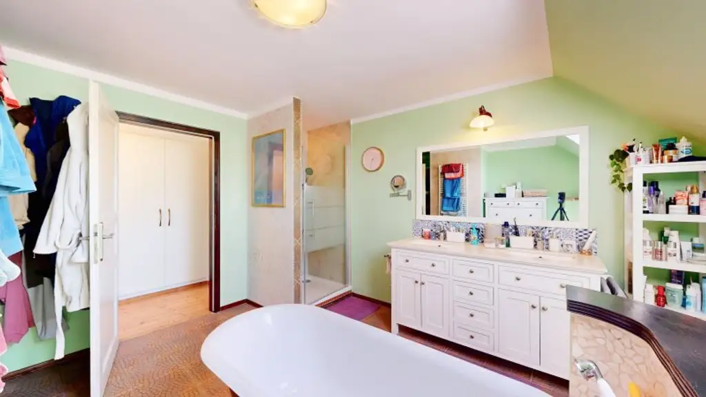 Entzückendes Einfamilienhaus mit großem Garten | 4 Zimmer | Terrasse und Balkon | Kamin