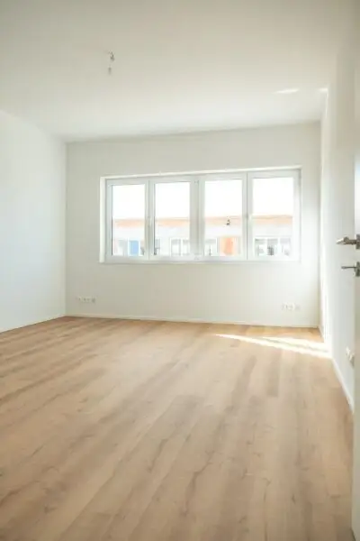 1A Gewerbebetrieb mit Halle und Büroräumen: Erstbezug mit Top-Ausstattung!