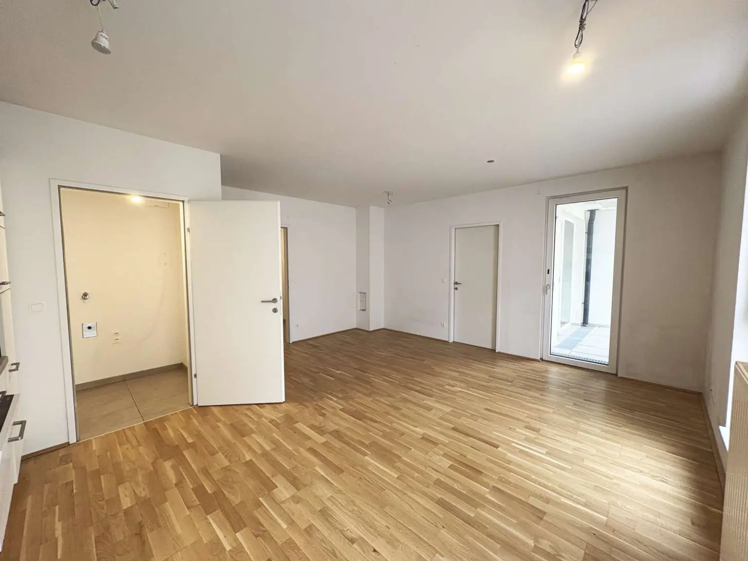 Unbefristeter Mietvertrag - 2-Zimmer-Wohnung 
mit Loggia und top Aufteilung