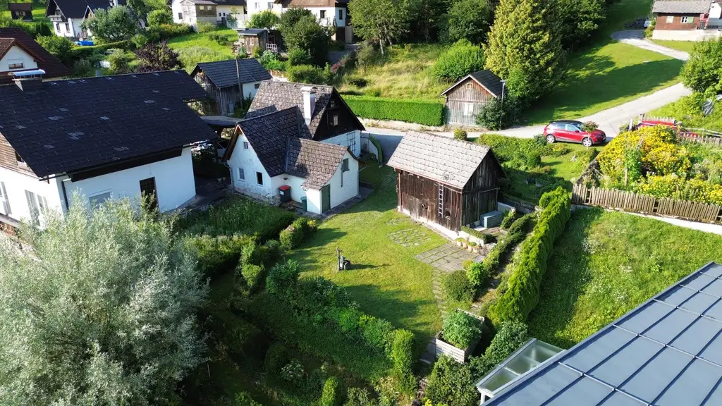 Kleines Häuschen mit Gartenidylle - Sanierungsobjekt