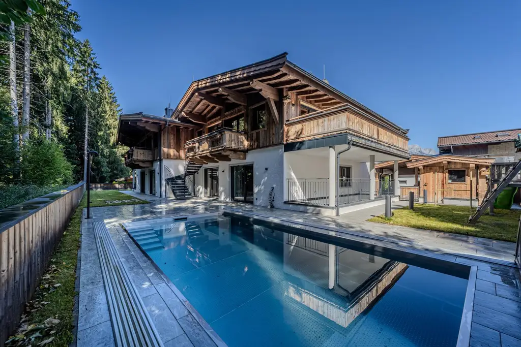 Exklusives Doppelhaus mit Gewerbefläche und Outdoor-Pool in sehr ruhiger Lage