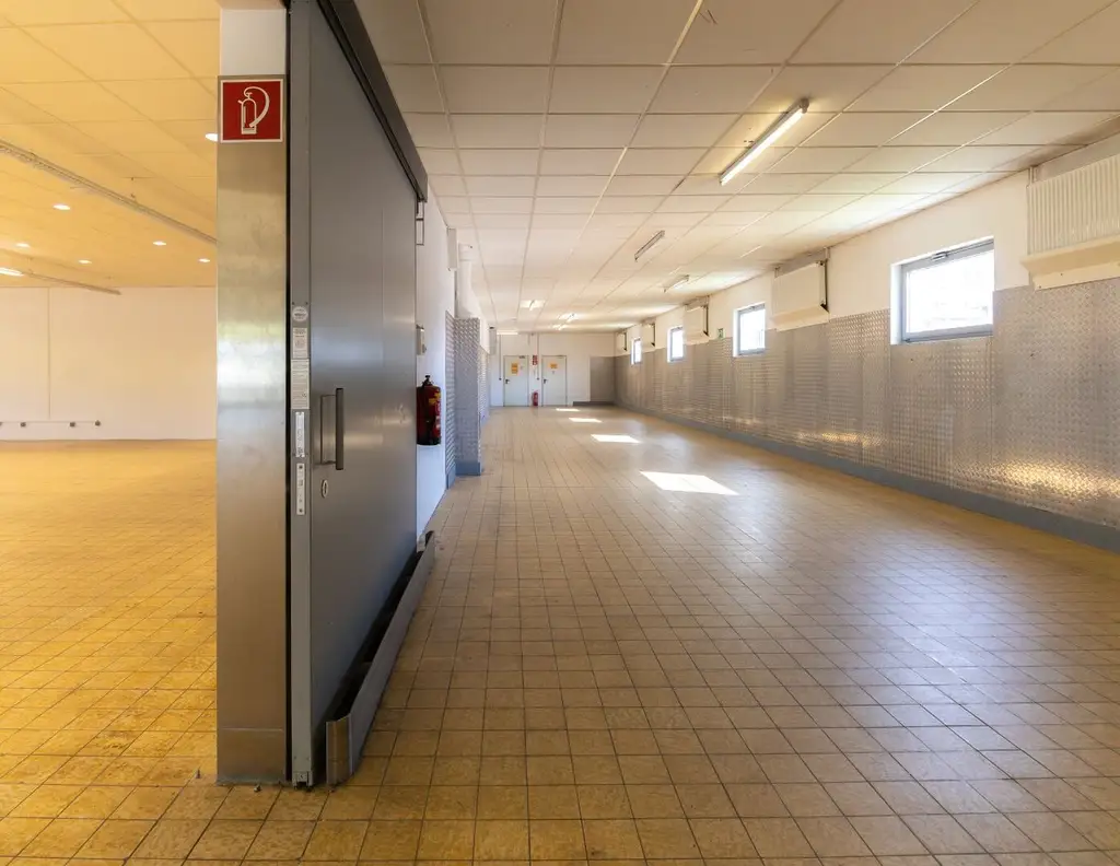 Vielseitige Gewerbeimmobilie mit Parkplätzen für Ihre Geschäftsidee in Wörgl