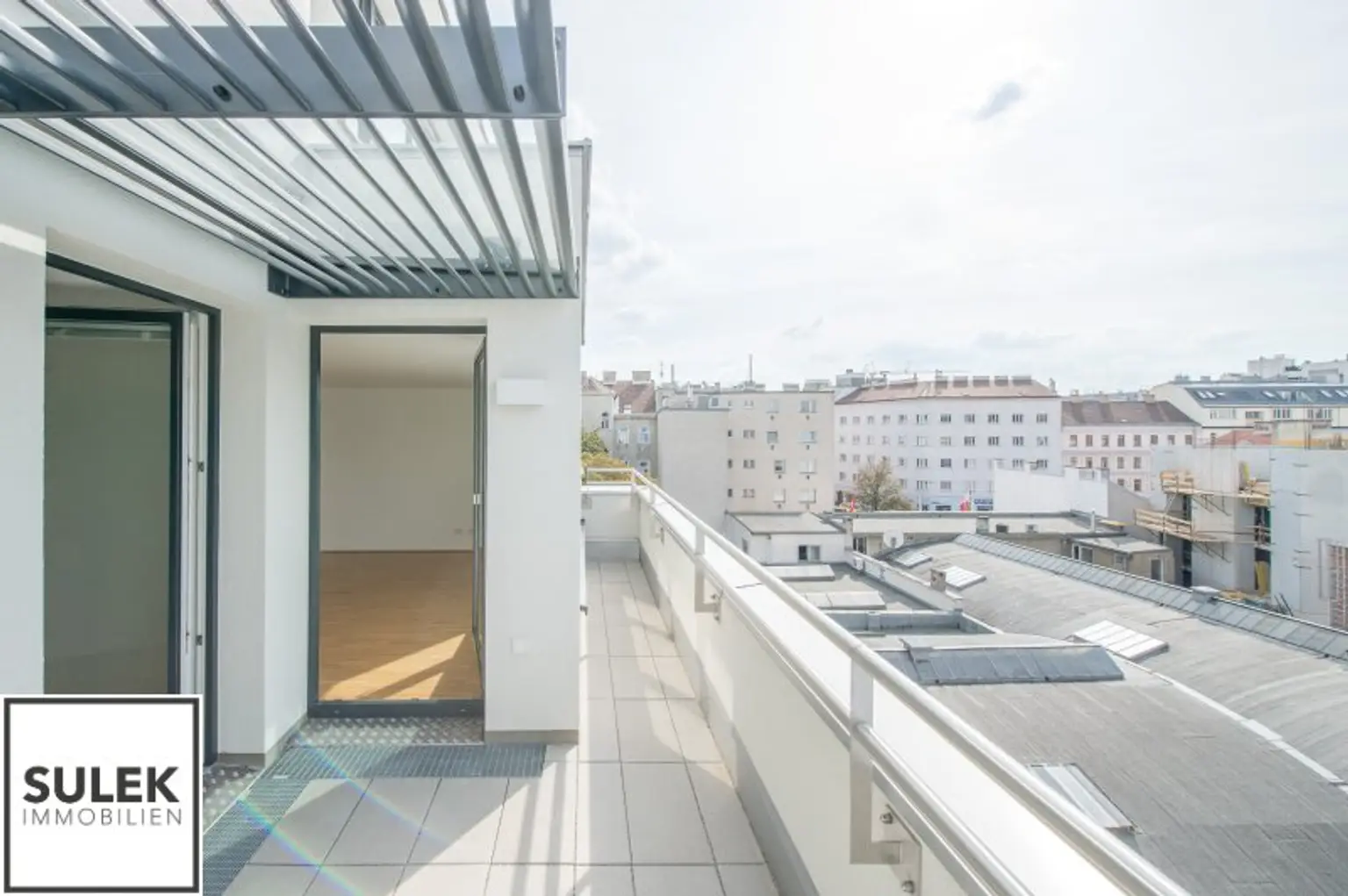 *Ab Februar* Helle 2 Zimmer Dachgeschosswohnung mit hofseitiger Terrasse - Abendsonne auf der eigenen Terrasse genießen! // ab 02/26 **VIDEO**