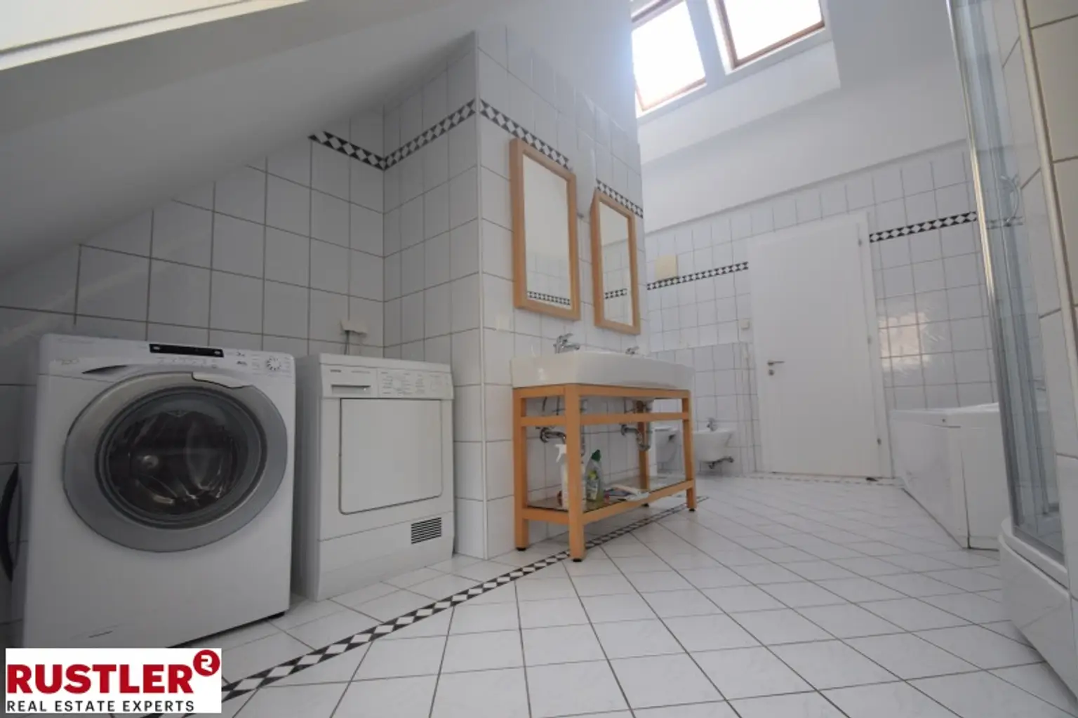 2_großes Badezimmer