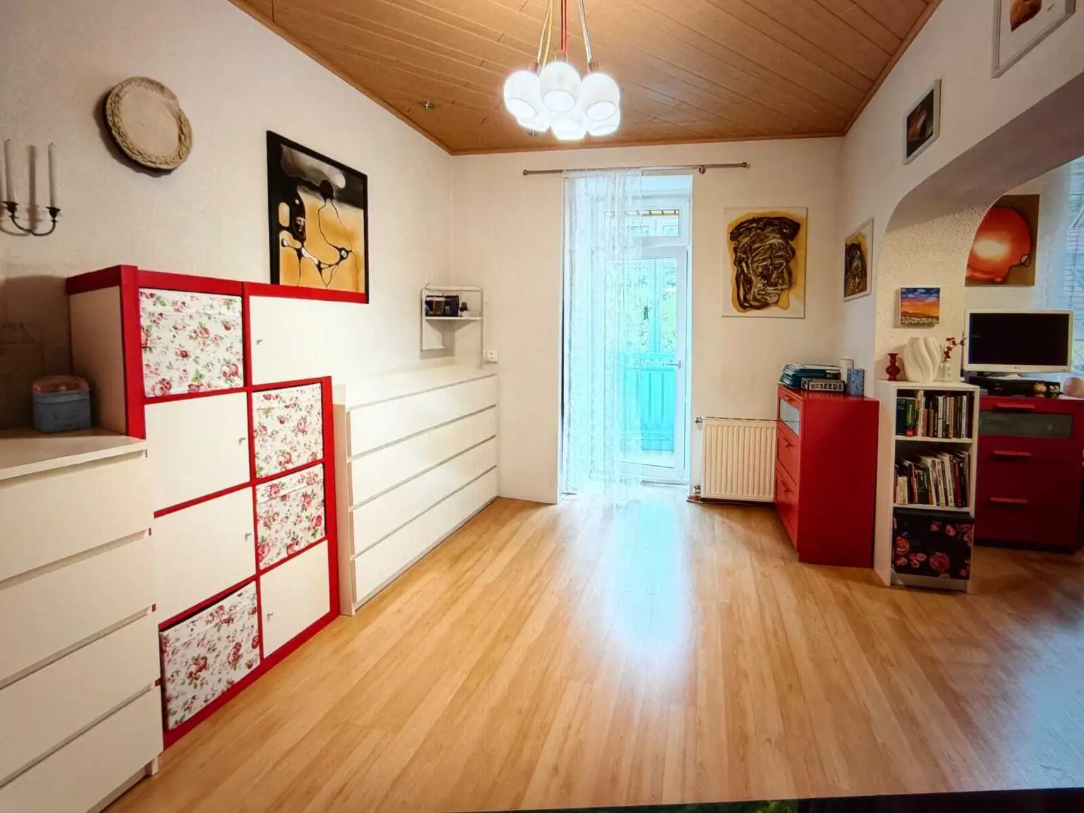 Anlegerwohnung: Drei Zimmerwohnung mit Balkon und Wintergarten!