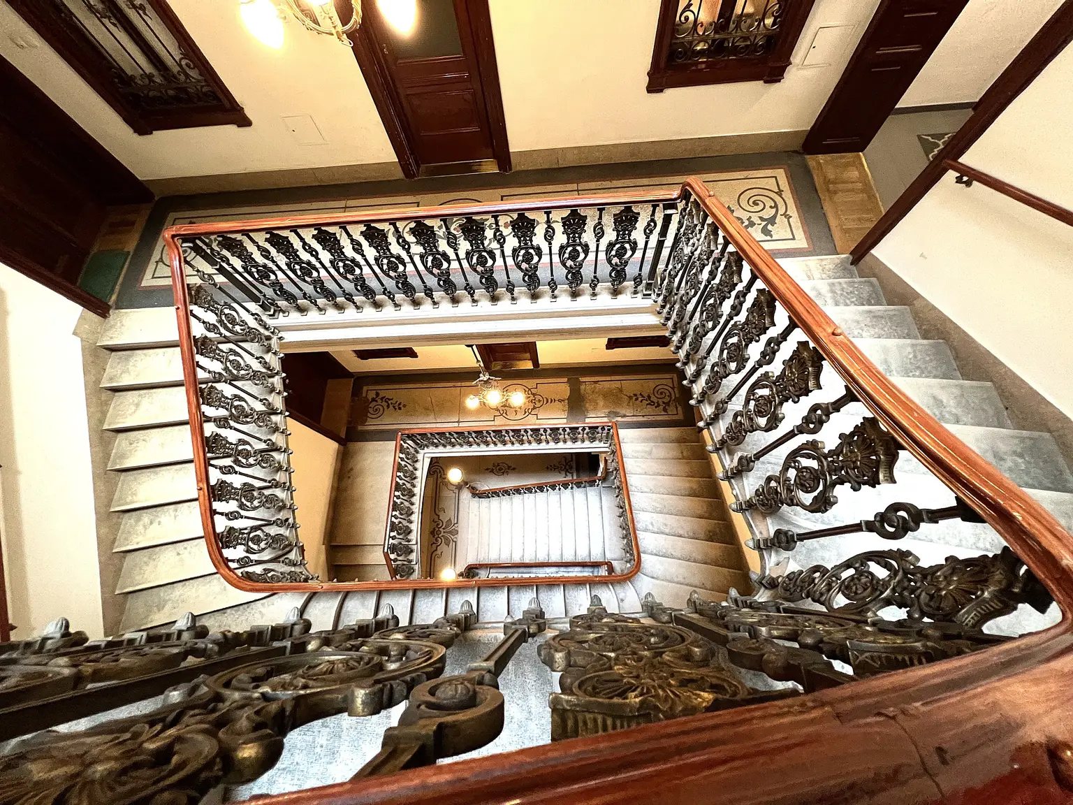 Stilvolle 6-Zimmer Wohnung im repräsentativen Haus