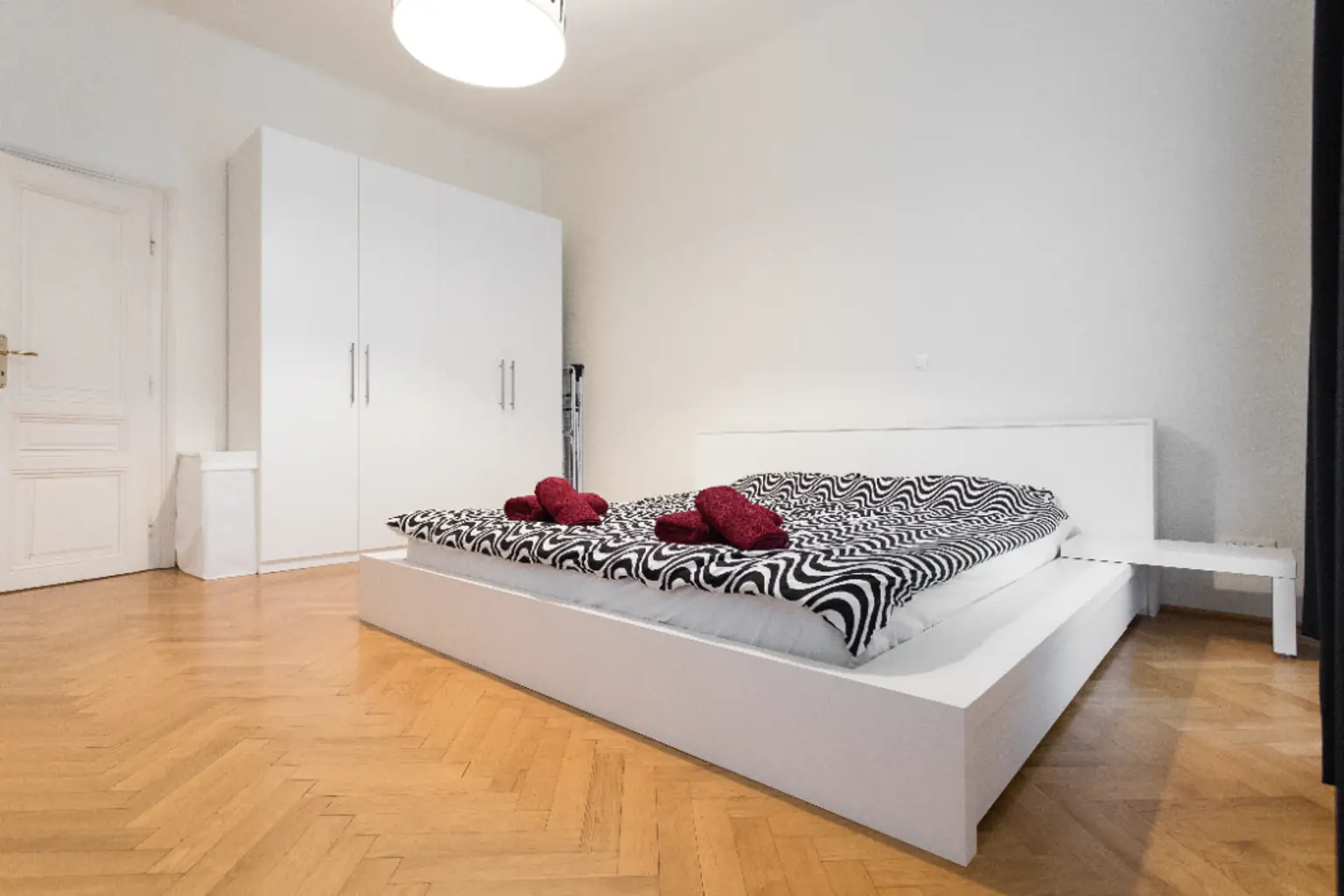 Stilvolle 3-Zimmer-Altbauwohnung in zentraler Lage im 5. Bezirk – möbliert
