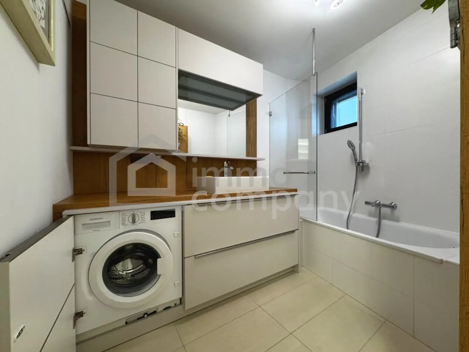 Neubau-3-Zimmer mit 14 m²-Balkon, Tiefgarage & Blick auf den Wienerberg