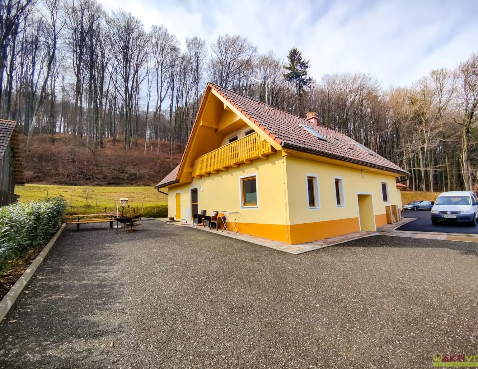 Landhaus mit über 3,8 ha Grund in Naturlage. - Wohnkomfort & Landwirtschaft vereint.
