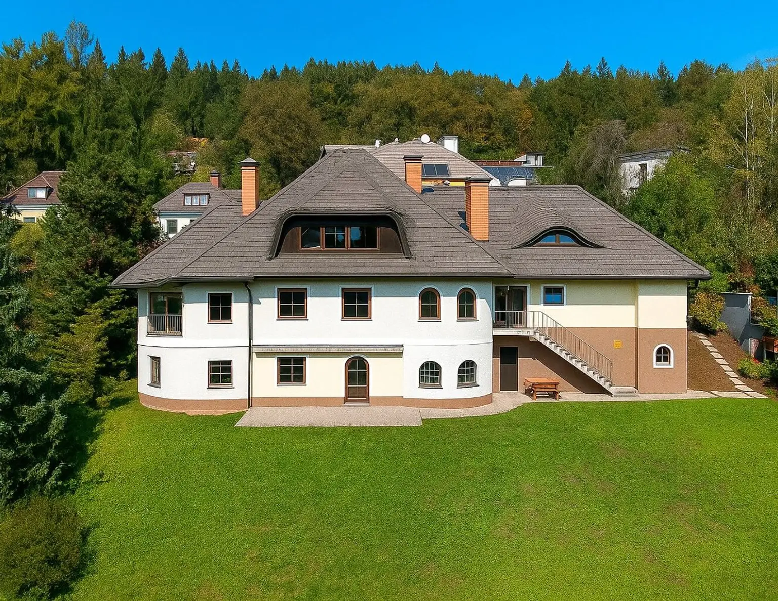 VILLA am Kreuzbergl, exklusive Lage 2-3 Wohneinheiten möglich!