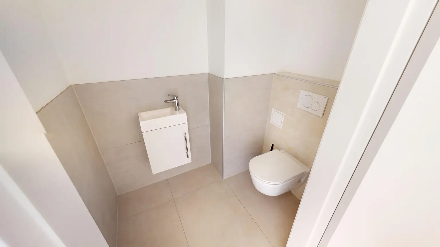 Moderne Dachgeschosswohnung mit Balkon in Brigittenau