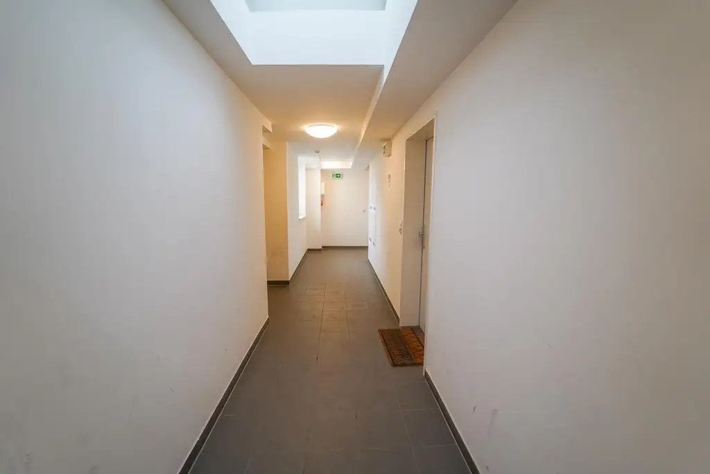 Helles 2 Zimmer - Büro - DG | wenige Schritte entfernt - Straßebahnlinie 46 | Nähe Brunnenmarkt & U6 Thaliastraße