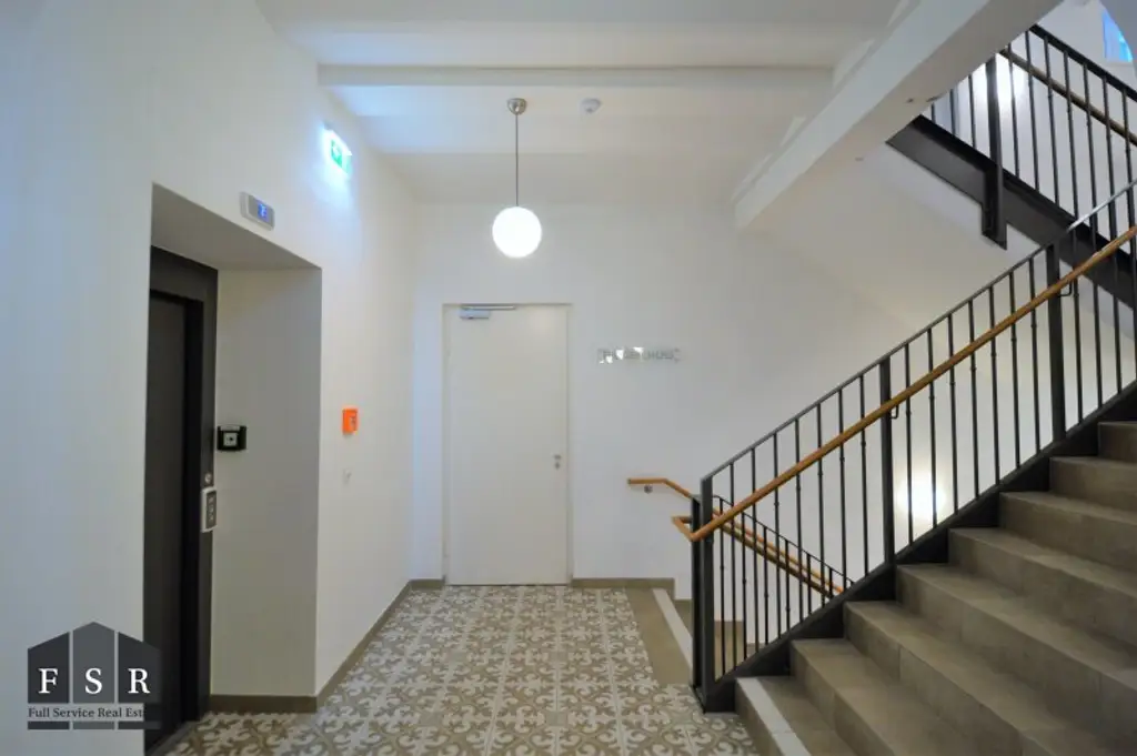 Alles da - Moderne und elegante Altbauwohnung mit Balkon in bester Lage + 1x Garagenplatz und Einbauküche im Preis inkludiert