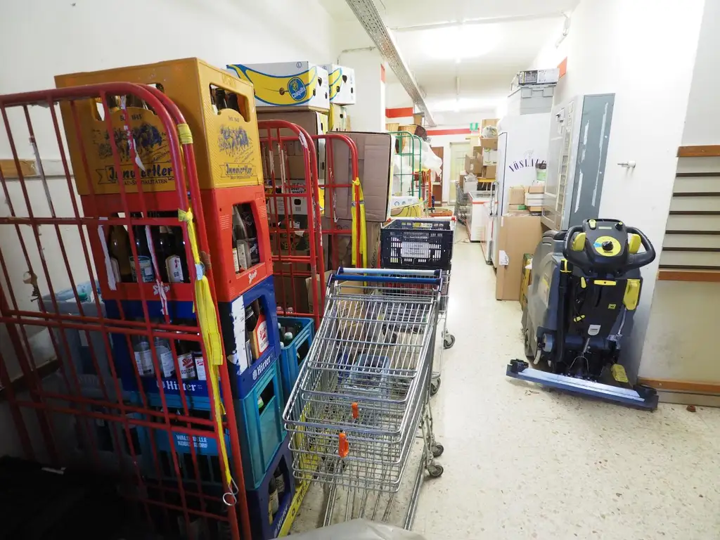 GESCHÄFTSLOKAL MIT VIELEN NUTZUNGSMÖGLICHKEITEN IN ZENTRALER LAGE