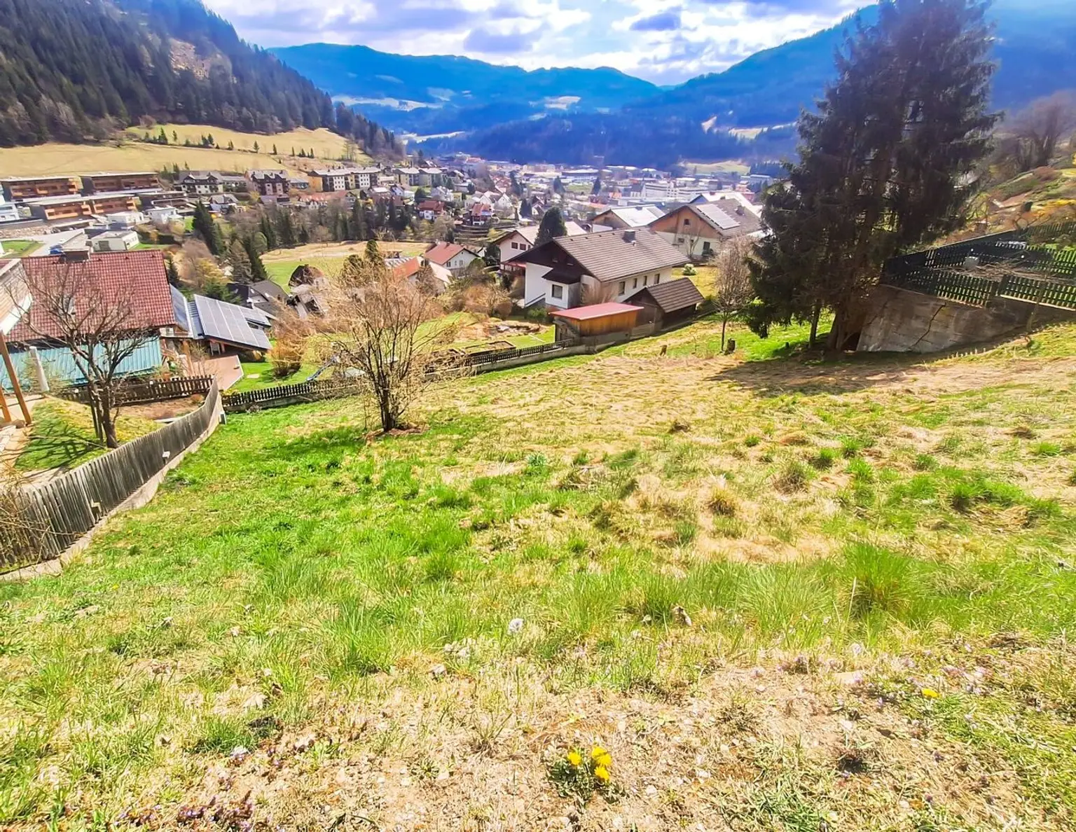 Sonniges Baugrundstück in Hanglage mit Panoramablick über Murau. - Großes Baupotential.