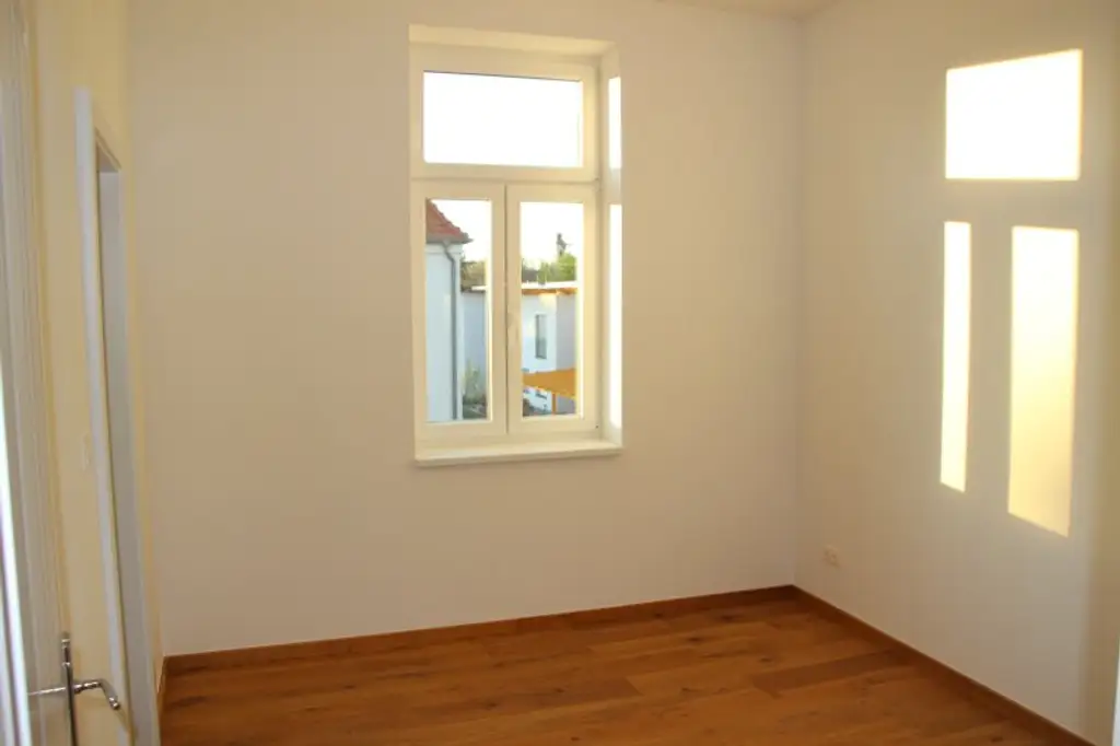 GRÜNRUHELAGE KORNEUBURG, NAHE HAUPTPLATZ: MODERN WOHNEN IM REVITALISIERTEN STILALTBAU!!