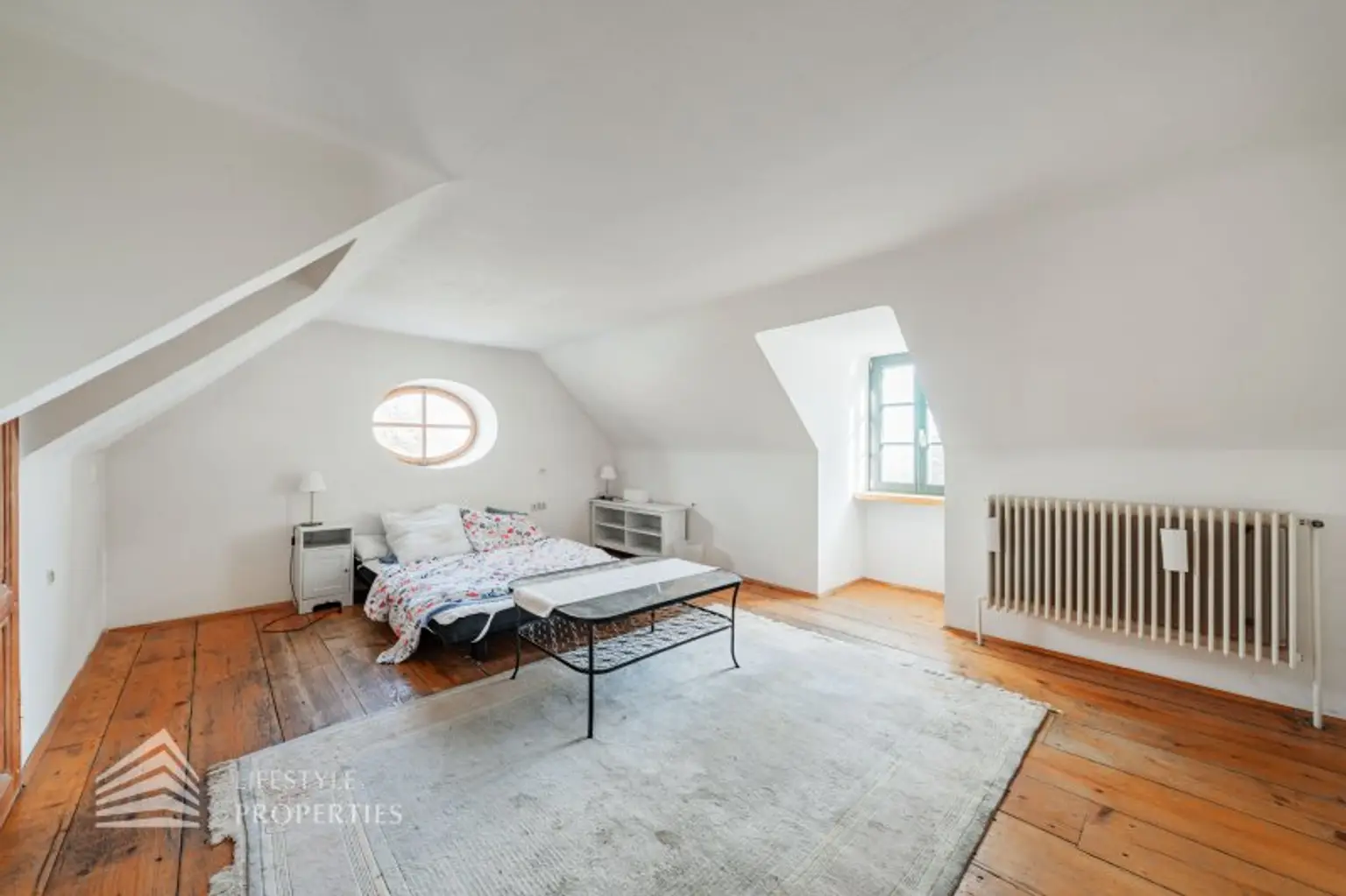 Exklusives Baugrundstück in einzigartiger Lage mit Einreichplanung!