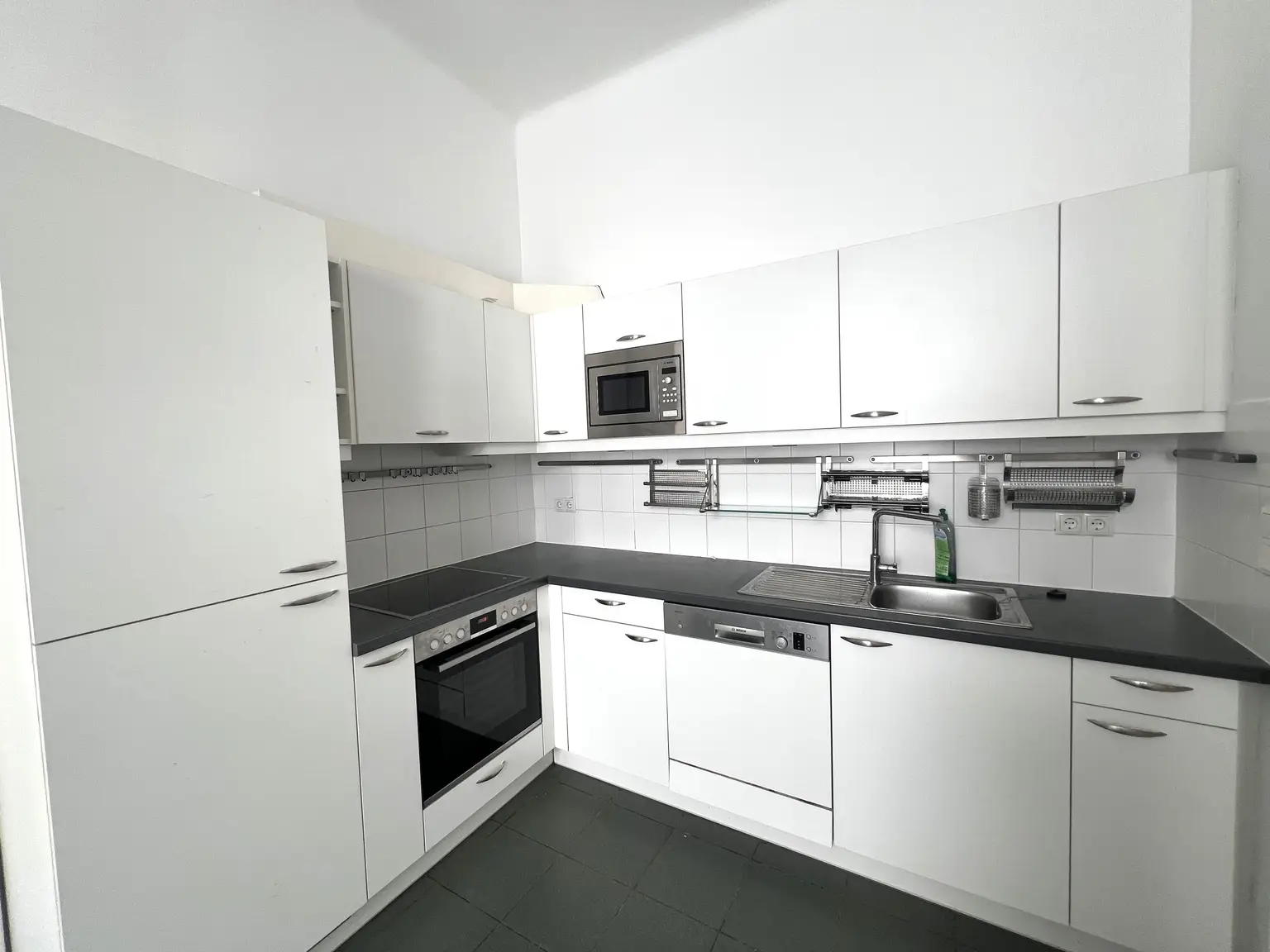 In Renovierung - UNBEFRISTET: Wohnen in Bestlage in einer Altbauwohnung
