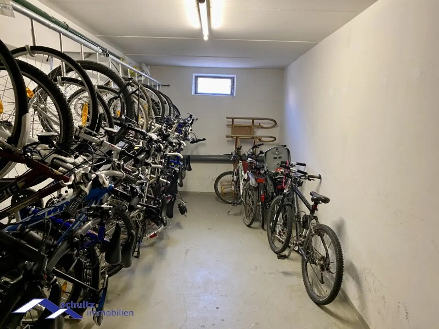 Attraktive 3-Zimmer-Dachgeschosswohnung im Zentrum von Guntramsdorf zu mieten! Überdachter Parkplatz inklusive!