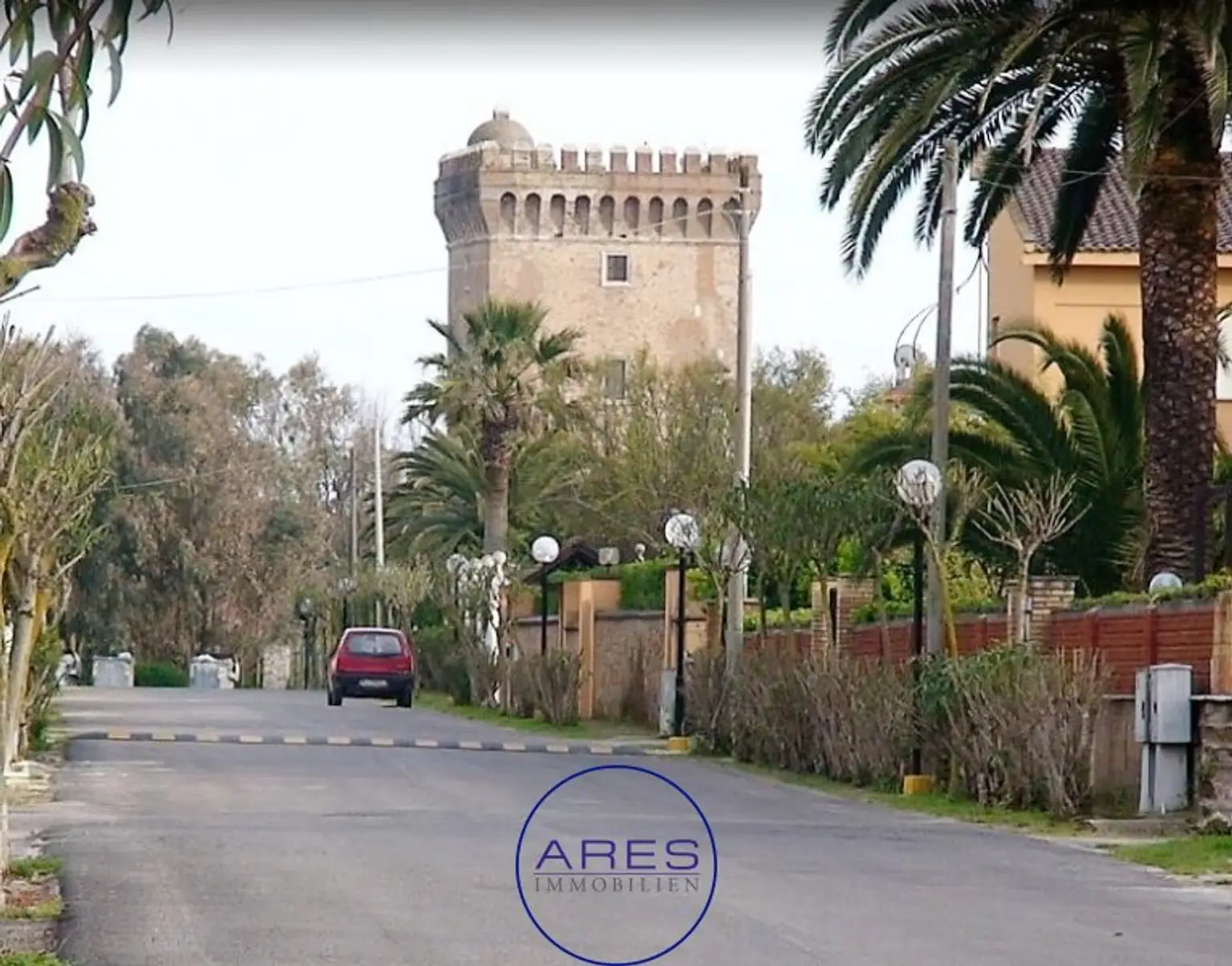 ITALIEN - Unweit von Rom wartet dieser herrliche Villenanteil innerhalb einer exklusiven Anlage mit Privatstrand auf Sie!