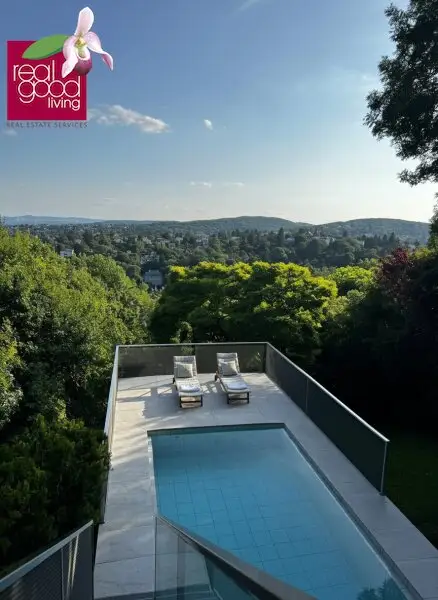 Wohngenuss mit Traumfernblick: Teilmöblierte Traumvilla mit Outdoorpool, Garten, Sauna, Jacuzzi Indoor, Tischtennistisch, etc.