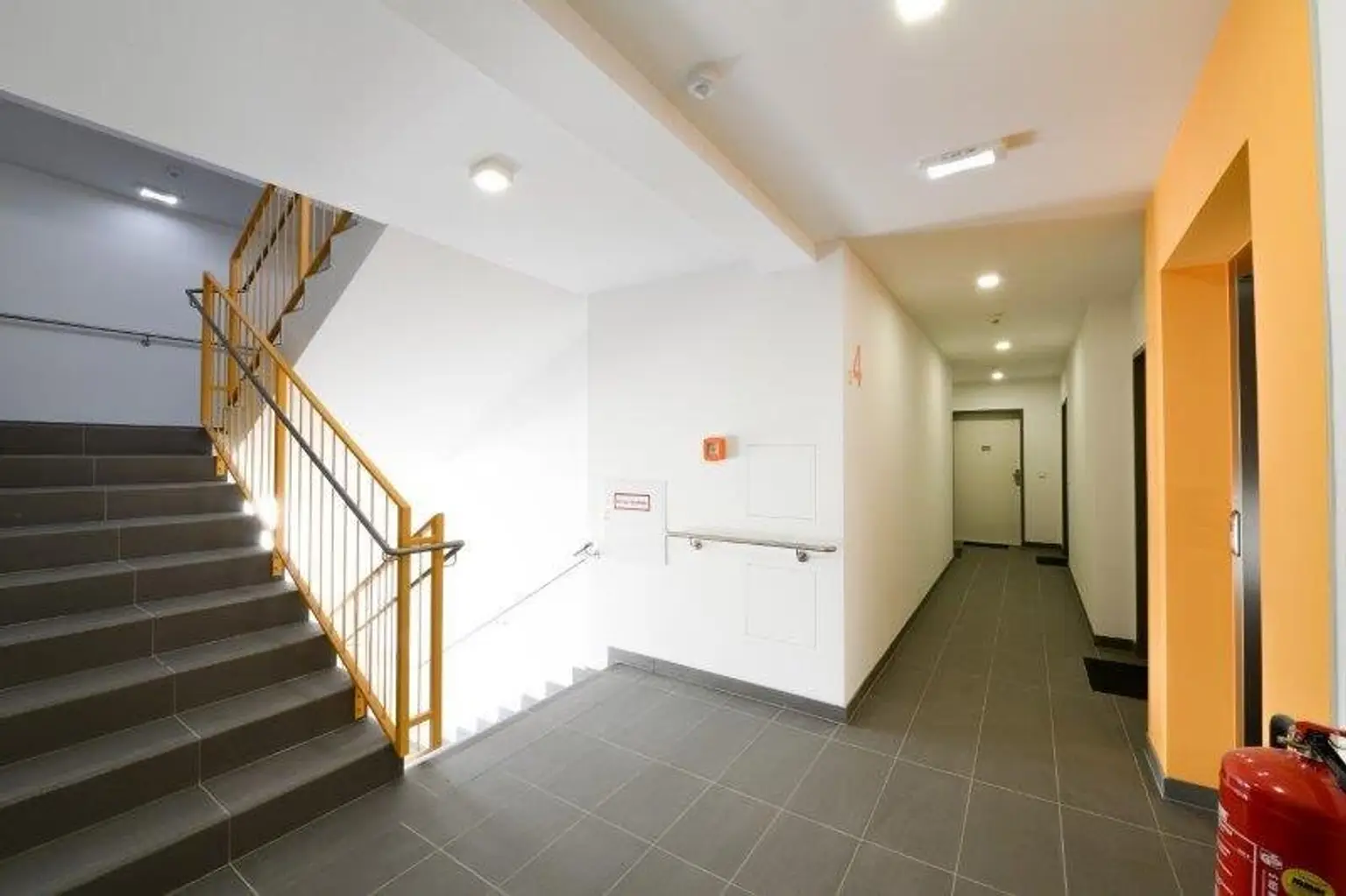 Neuwertige 2-Zimmer-Wohnung beim Westbahnhof - Balkon, Garage, U-Bahn