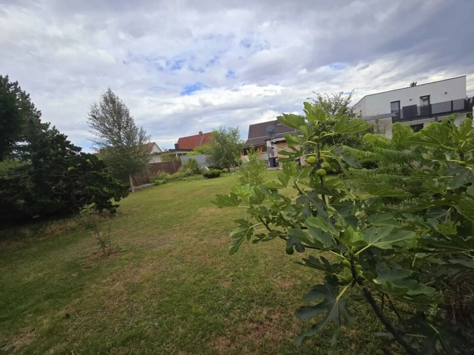 Charmantes Einfamilienhaus 125m² wohnfl. mit 791m²  Garten und überdachte Terrasse und Kaminanschluss in Leobersdorf – S-Bahn in der Nähe!
