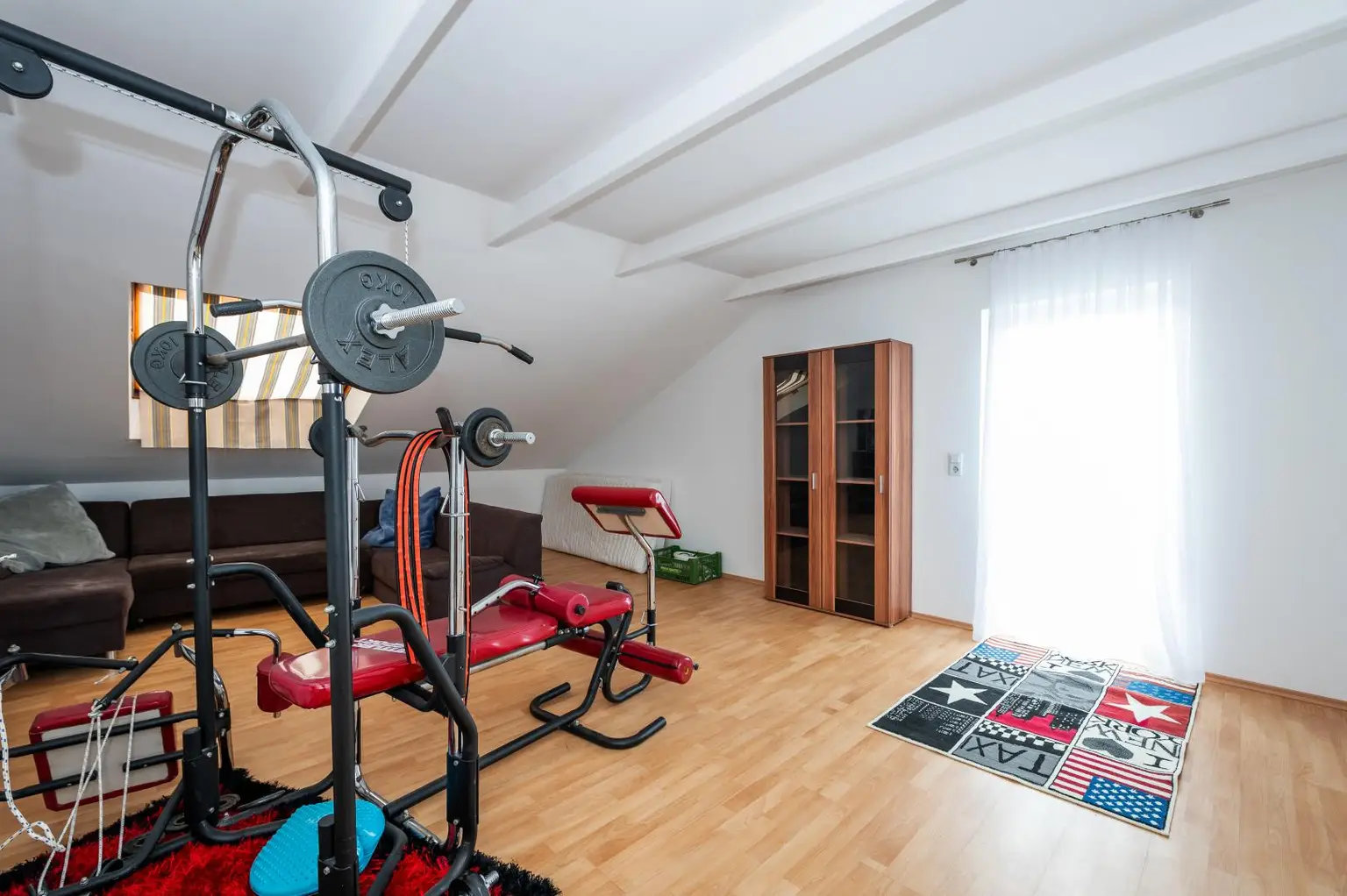 GARTENPARADIES für die ganze Familie mit Schwimmteich und 4 Garagen