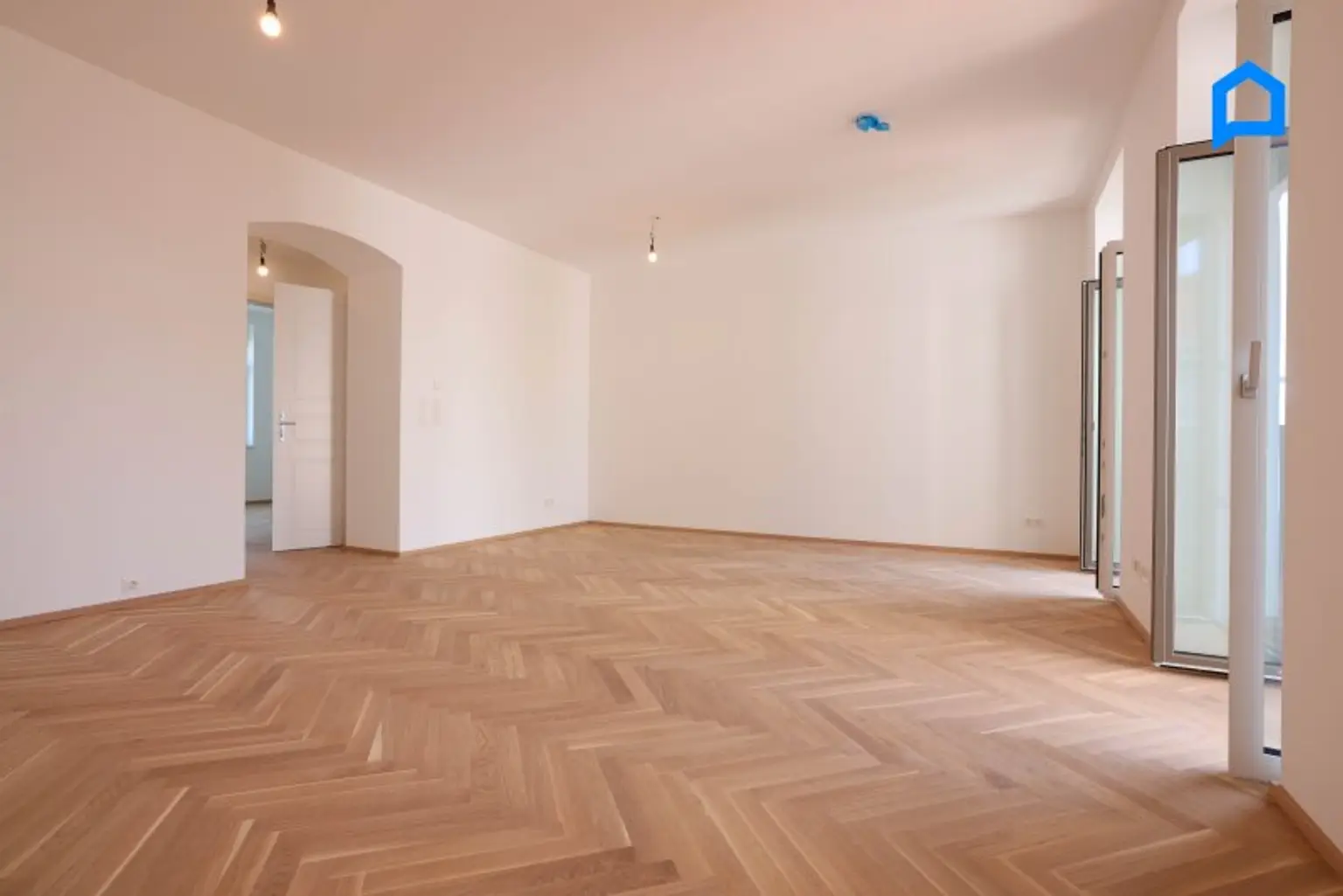 ERSTBEZUG, RUHIG, JETZT einziehen! Kernsanierter Albau mit modernster Ausstattung 106 m² Wohnfläche, TOP16 / 4 Zimmer plus Nebenräume 13,4m² SW-Balkon-Loggia