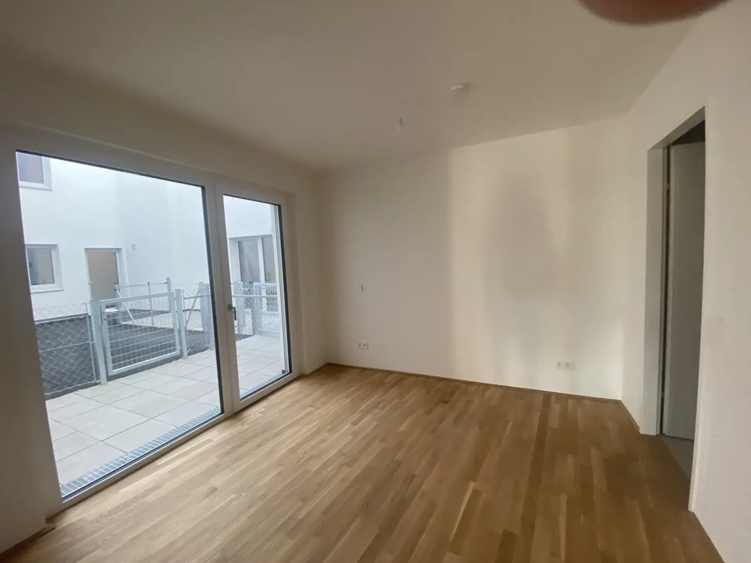 Townhouse - 3 Zimmer Gartenwohnung +  2 Bäder - ERSTBEZUG = DAS LAURENZ = 2 bedroom apartment+garden