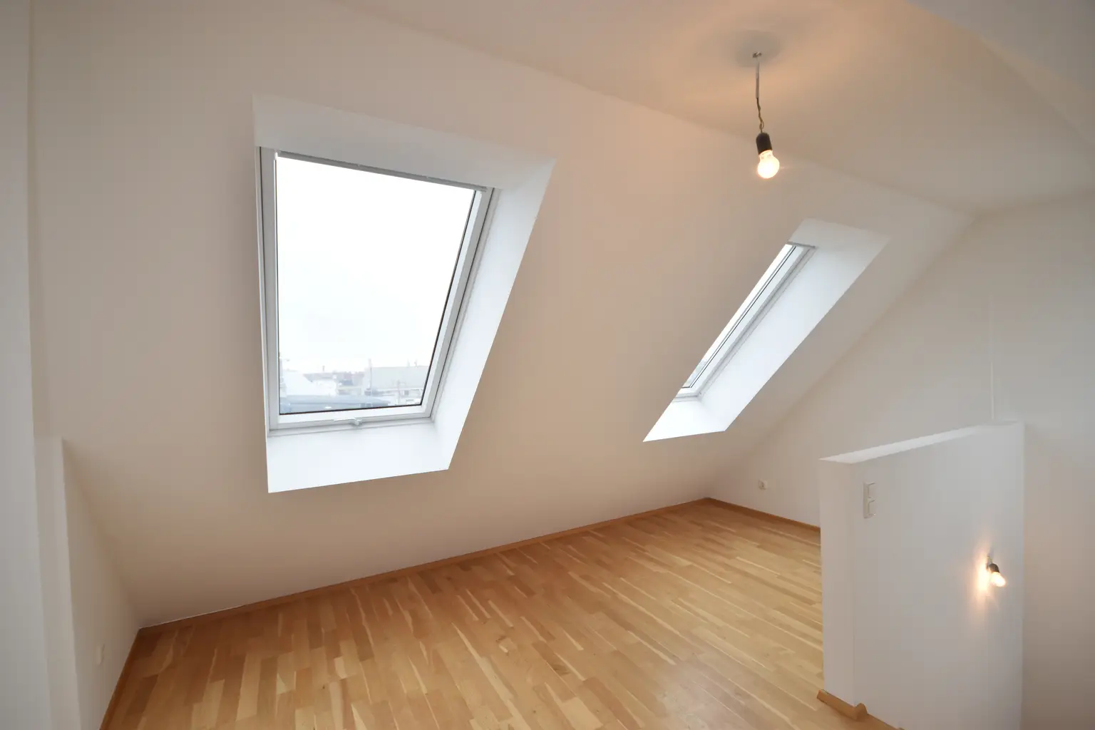 "17. BEZIRK - Wohnen über den Dächern von Wien – Helle Maisonette mit großer Dachterrasse"