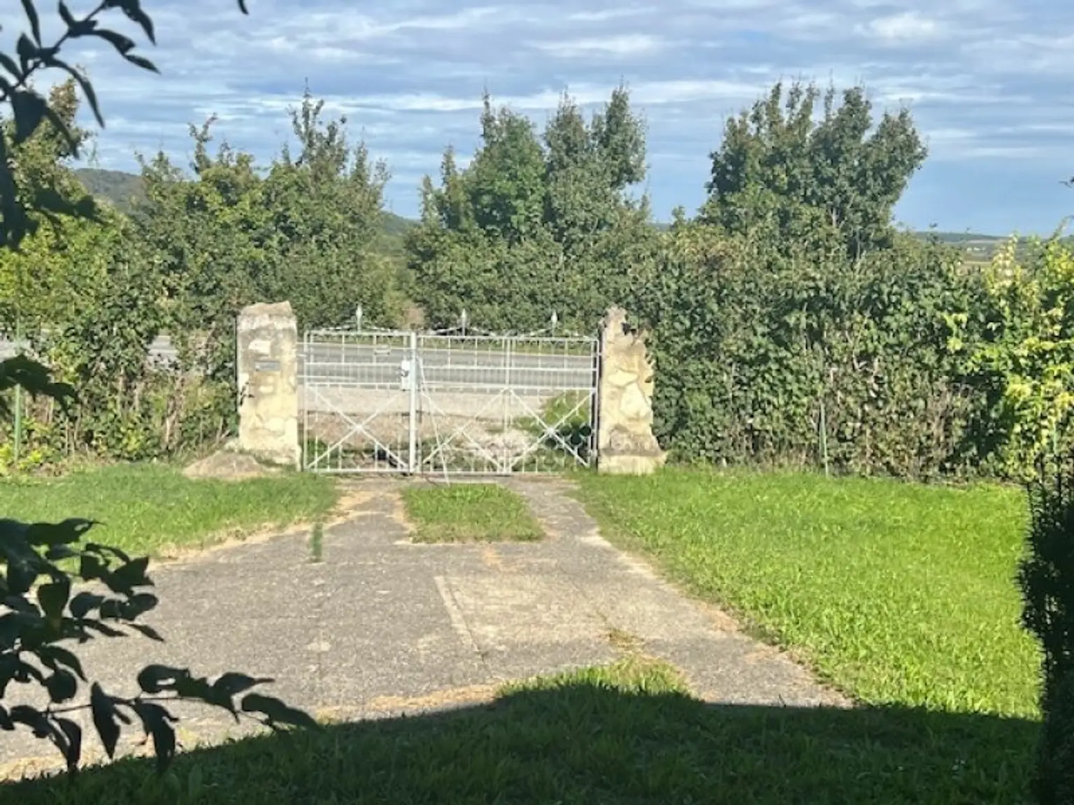 Seeblick inklusive! Bungalow mit 3 Schlafzimmern und charmantem Garten- mit Erweiterungsmöglichkeit!