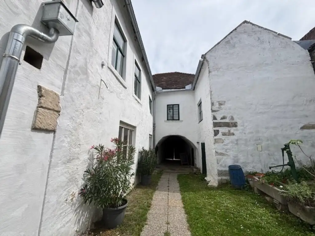 Breitenbrunn - historische (16.Jhd.), neu sanierte Wohnung samt Nebengebäuden und Garten im Ortszentrum