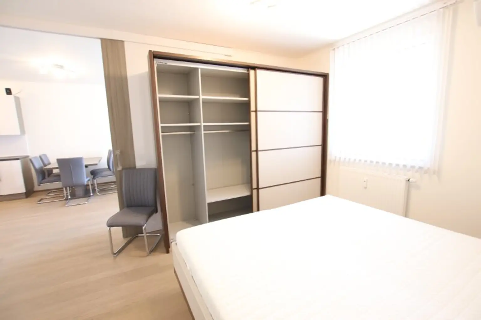 Neuwertige, teilmöblierte 2 Zimmer Penthousewohnung mit Terrasse und Carport in Klagenfurt