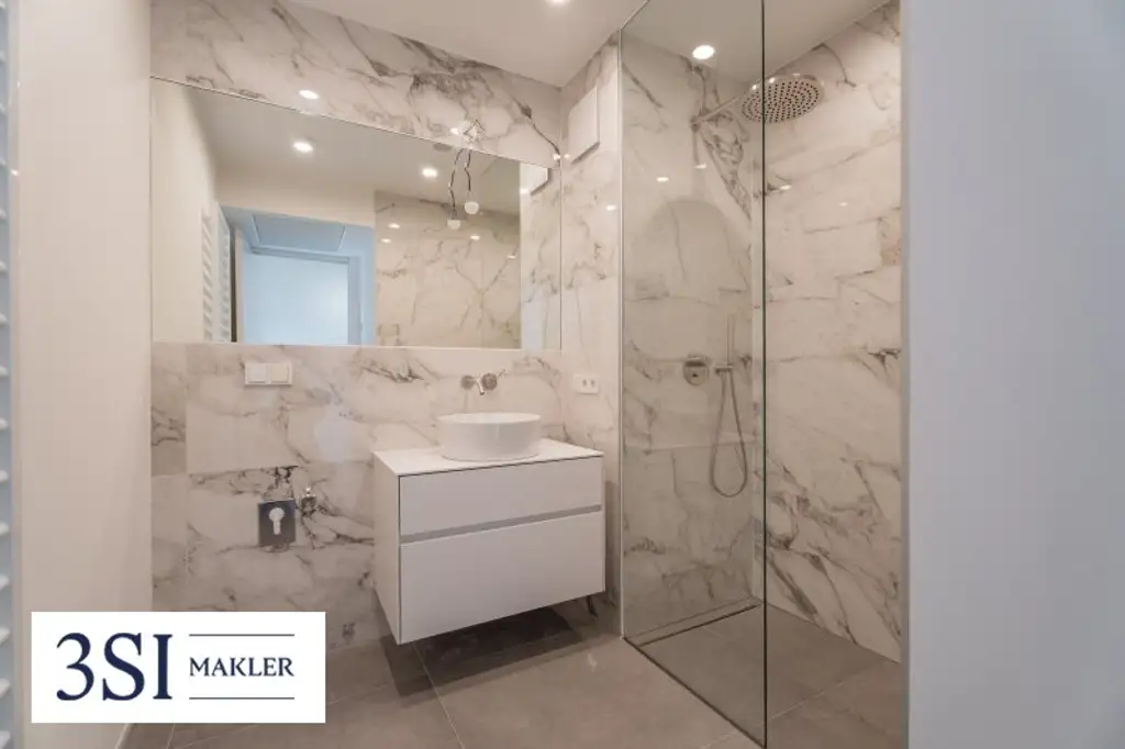 2-Zimmer-Wohnung mit Balkon über den Dächern