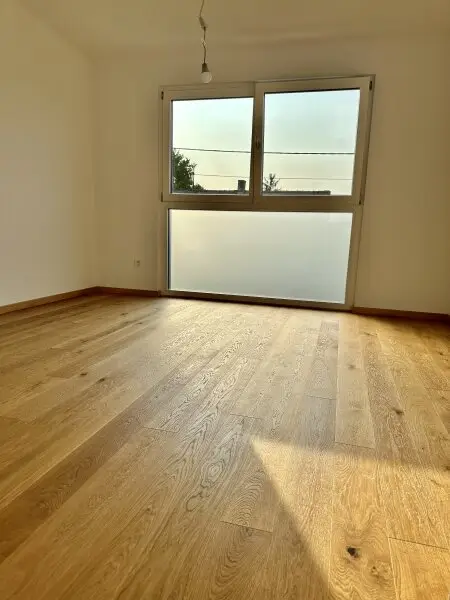 Schlüsselfertiges Reihenhaus in ruhiger Lage! U2 Nähe. Photovoltaikanlage. Nahe Badeteich Hirschstetten. Provisionsfrei für den Käufer