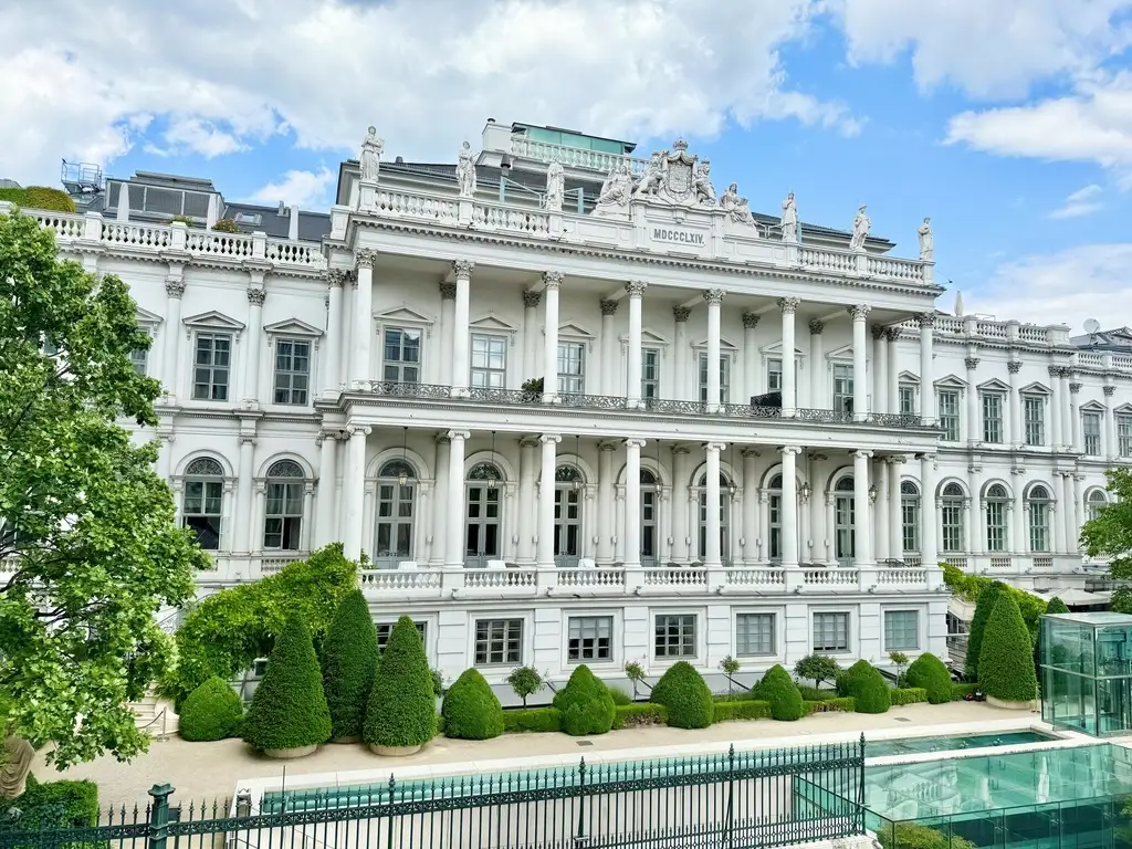 TOP-CITY-LAGE NÄHE PALAIS COBURG | LUXURIÖSE 7-ZIMMER WOHNUNG | EXKLUSIVE AUSSTATTUNG