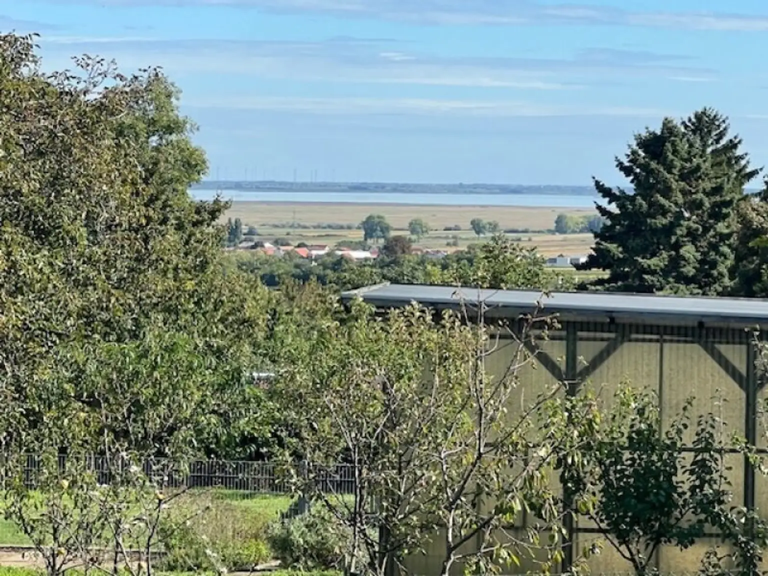 Seeblick inklusive! Bungalow mit 3 Schlafzimmern und charmantem Garten- mit Erweiterungsmöglichkeit!