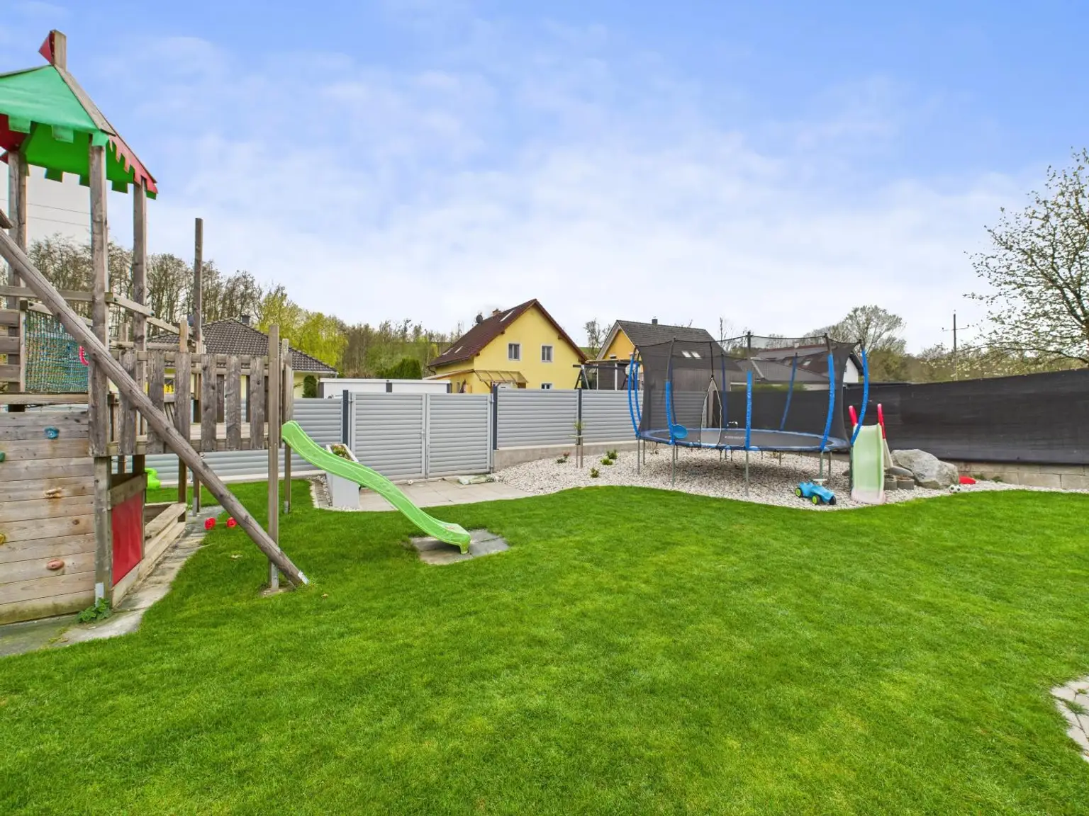 NÄHE WELS: Hochwertig modernisiertes Einfamilienhaus mit Traumgarten, Luxus - Poolanlage & smarter Haustechnik