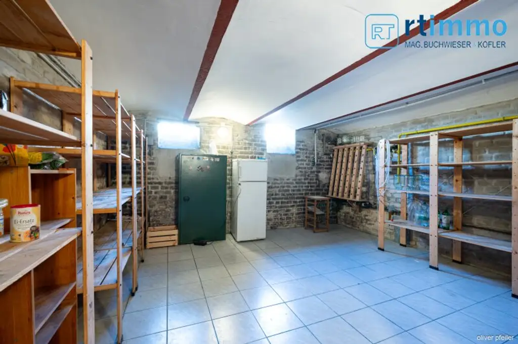 IHR FAMILIENDOMIZIL: KLIMATISIERTE GERÄUMIGE STADTVILLA MIT SCHÖNEM GARTEN, NEBENGEBÄUDEN UND SPIELPLATZ