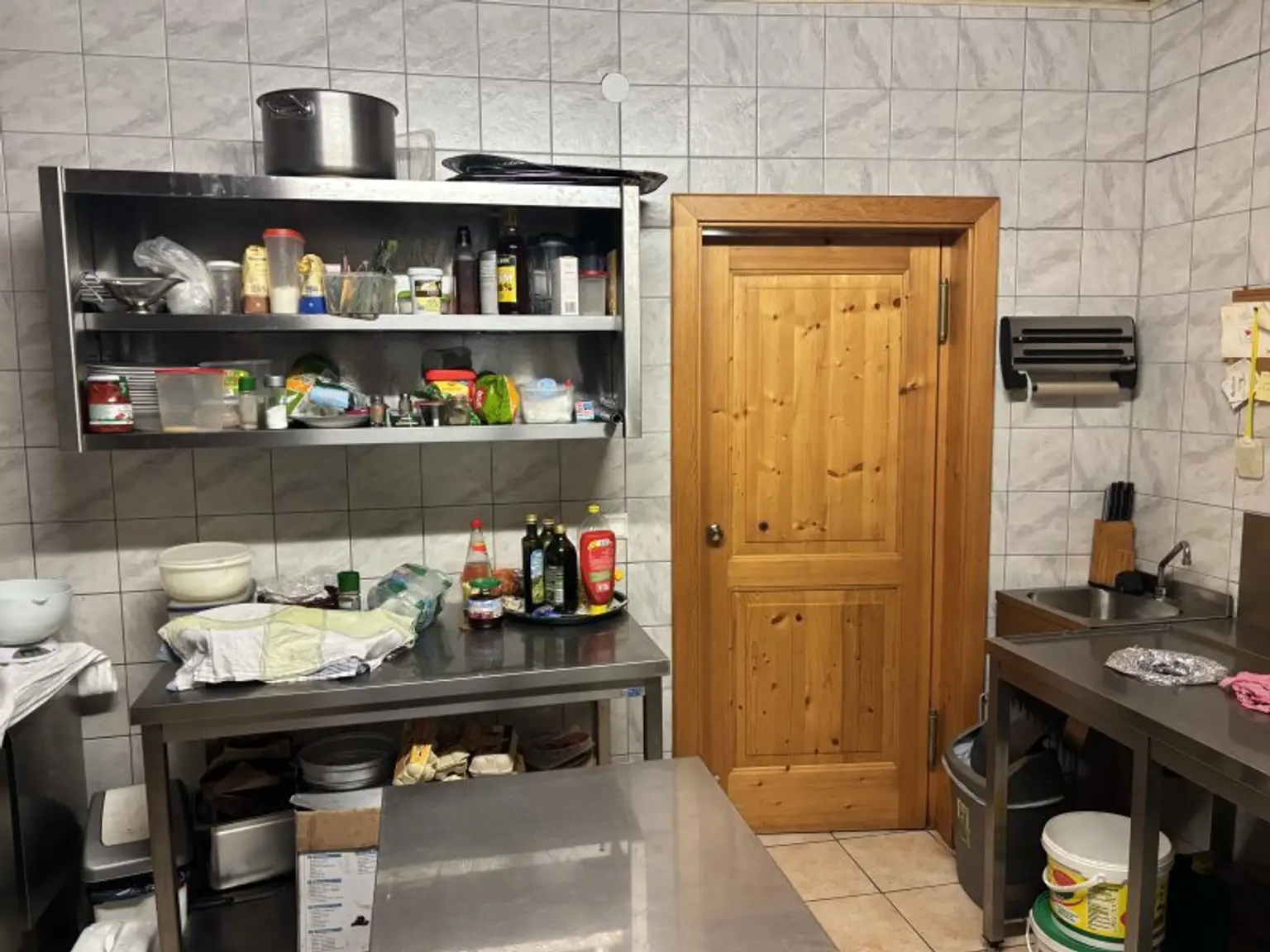 ** LEGENDE IN DER WEINIDYLLE ** D. Ehrensdorf !! Gepflegtes Haus mit ca. 245 m2 Nfl. in gediegener Ortsrandlage - Hauptwohnsitz möglich !!